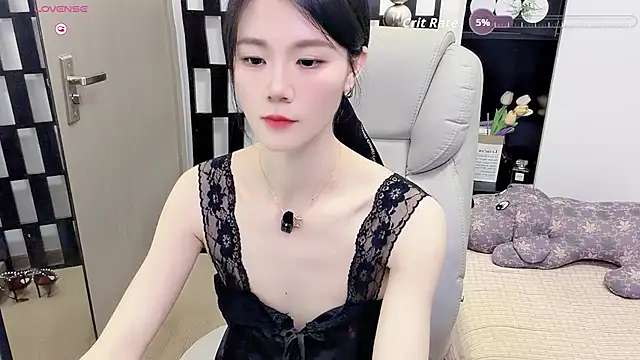 Yueyue-MM stripchat live cam model