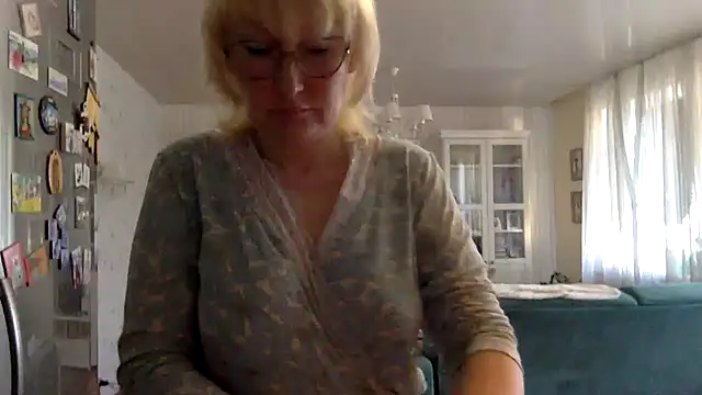 Zeyona stripchat live cam model