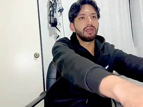 thomass1018 stripchat live cam model