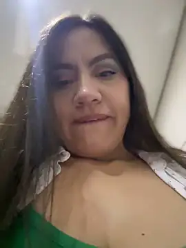 Bella_Pascualina stripchat live cam model