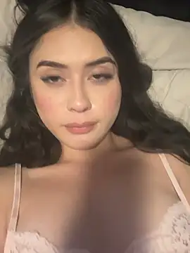 Yocelinbabyyy stripchat live cam model