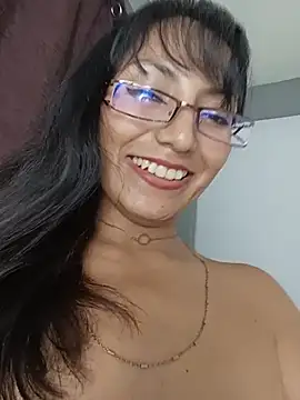 LucyCherry69 stripchat live cam model
