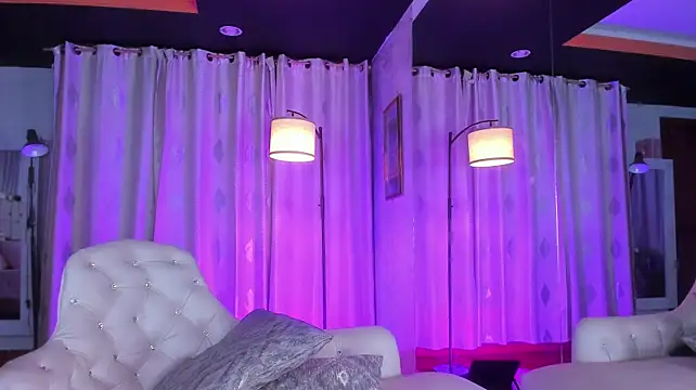 Zarajener stripchat live cam model