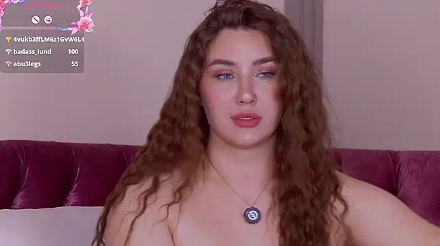 KiraBarlows stripchat live cam model
