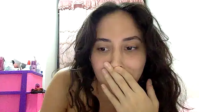 LatinDoll8 stripchat live cam model