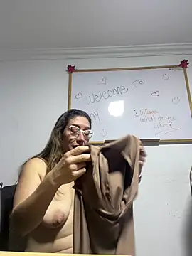 kaylaMinov_ stripchat live cam model