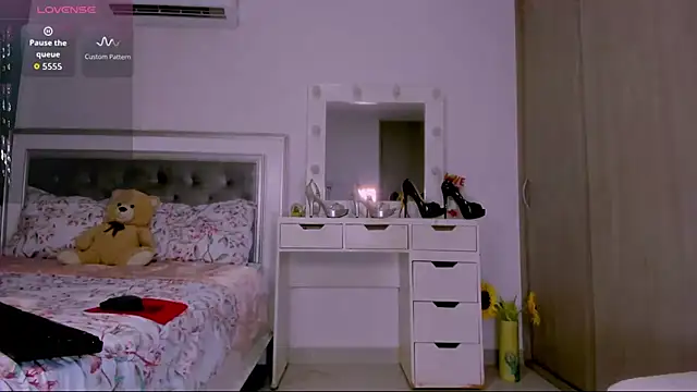 sharonDulce stripchat live cam model