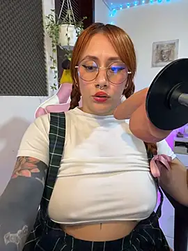 Luna_Paris_ stripchat live cam model