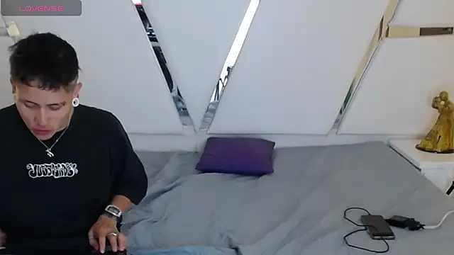 oblivionlove stripchat live cam model