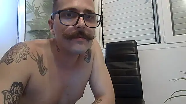yanick931 stripchat live cam model