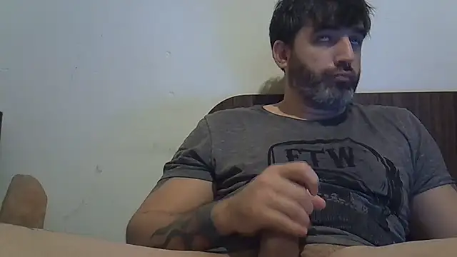 ozzypsico13 stripchat live cam model