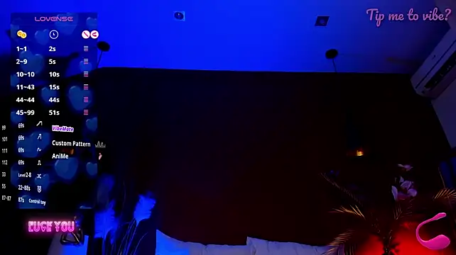 Mayzzie stripchat live cam model