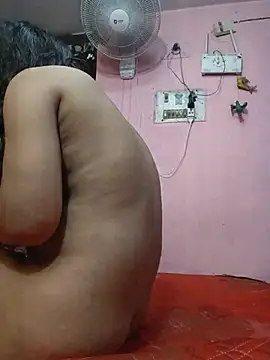 HotyNishakaur stripchat live cam model