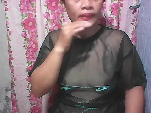 HottyElle stripchat live cam model