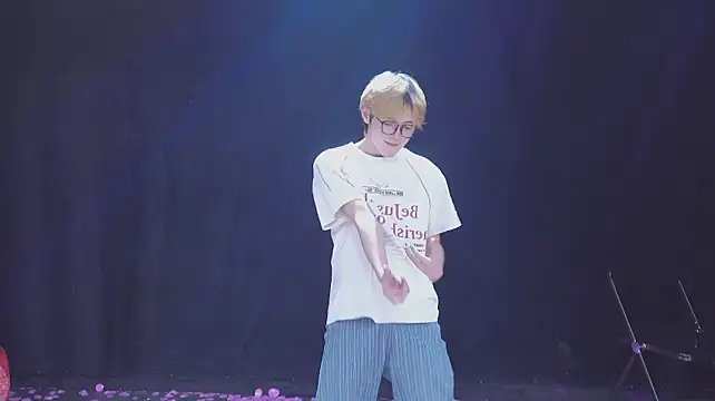 NCT-111 stripchat live cam model