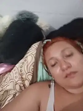 Honey-Hips stripchat live cam model