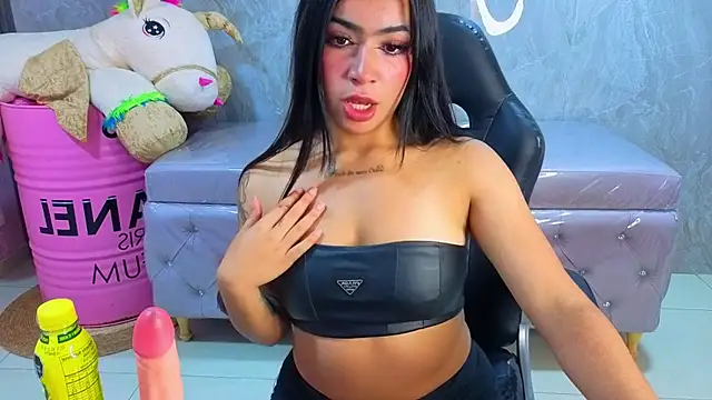 bratz_a stripchat live cam model