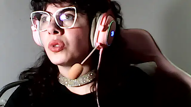 Owly_bloom stripchat live cam model