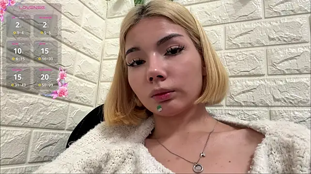 VersieWoodal stripchat live cam model