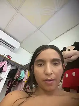 Xbby-Love-BJ stripchat live cam model