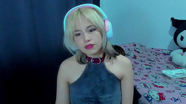 Akane-Mou stripchat live cam model