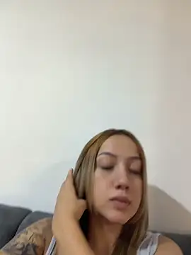 Rebe_ stripchat live cam model