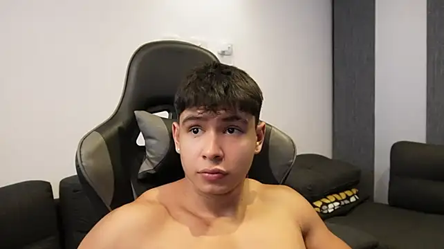 Bray_Kevin stripchat live cam model