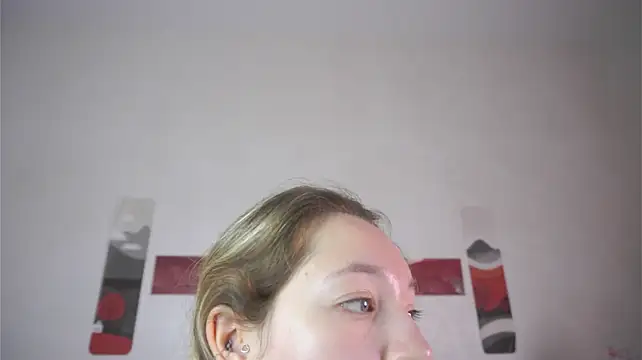 MiaThaine stripchat live cam model