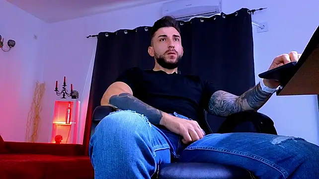 MightyAaron66 stripchat live cam model