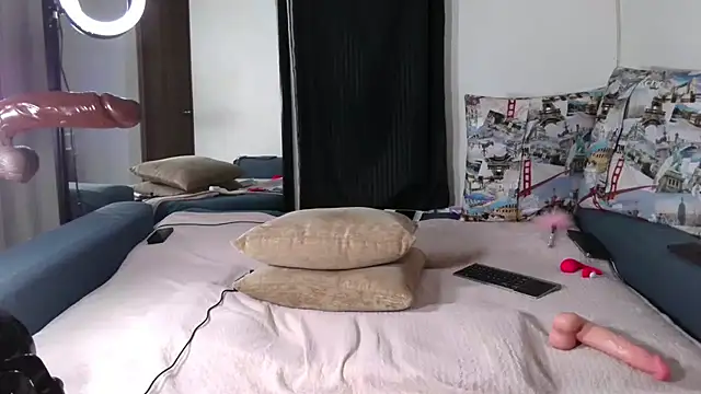 Carla-Bonny18 stripchat live cam model