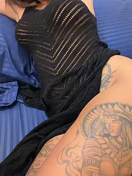 LoisC stripchat live cam model