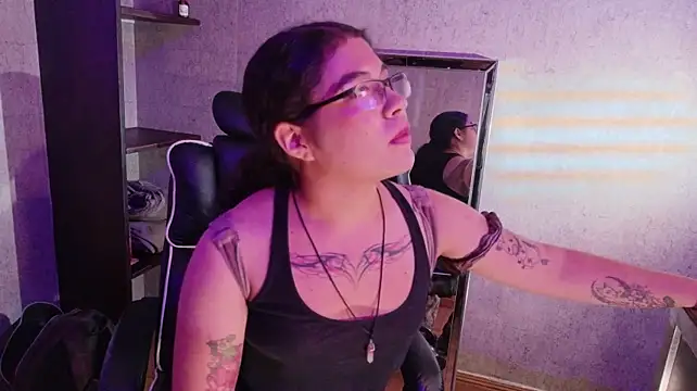 ravenmyth stripchat live cam model
