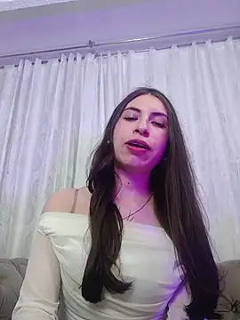 EmmillyQueen stripchat live cam model