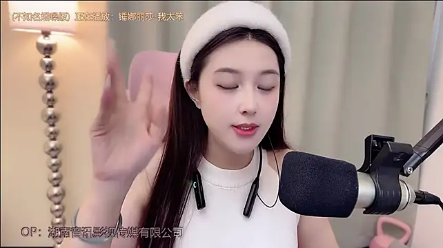 Queenqiao stripchat live cam model