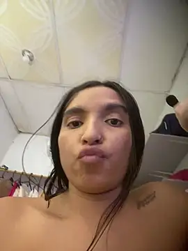 Xbby-Love-BJ stripchat live cam model