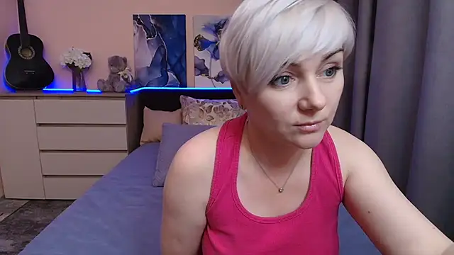 BlondPearl stripchat live cam model