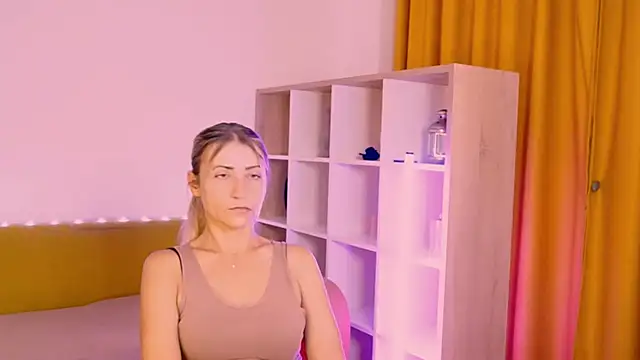ZoeGrant stripchat live cam model