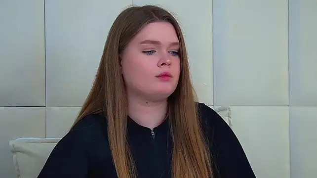 CrystalLyons stripchat live cam model