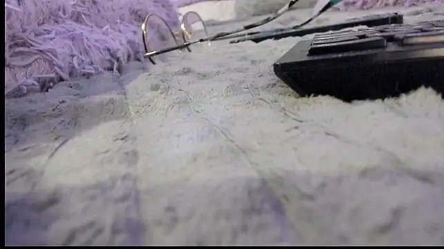 santy-kitty stripchat live cam model