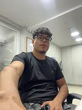 alekzamo stripchat live cam model