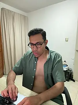 AdrianGarcia89 stripchat live cam model