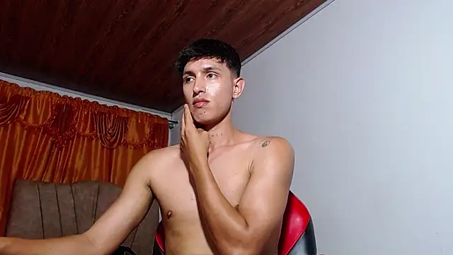 rowanbig stripchat live cam model