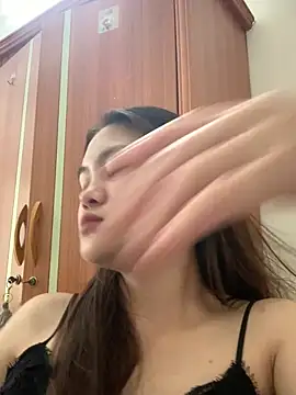 Weevi10 stripchat live cam model