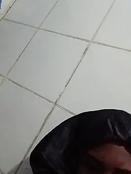 itsmellzynha stripchat live cam model