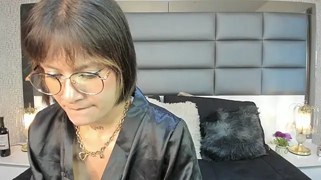 Mrs_Regina_clk stripchat live cam model