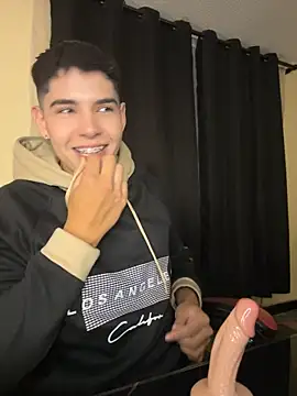 Johan_fire stripchat live cam model