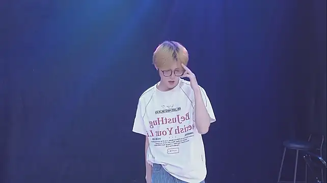 NCT-111 stripchat live cam model