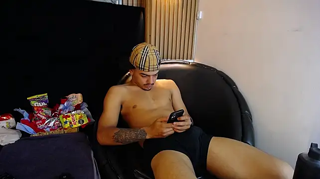 Bastian_Fox_ stripchat live cam model