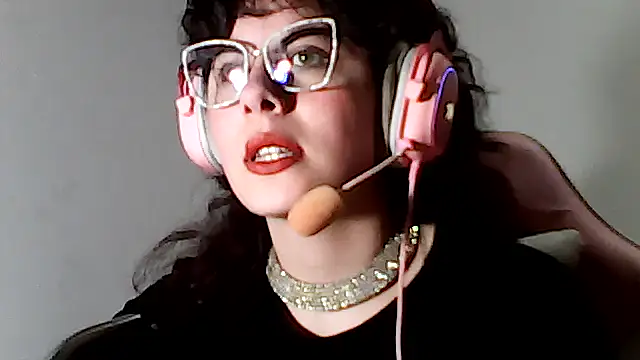 Owly_bloom stripchat live cam model