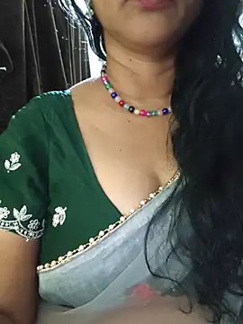 SRUTHI-8 stripchat live cam model
